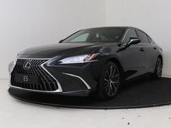 Zwart Nieuw 2025 Lexus ES300H Sedan | € 61.290 (Eerlijke prijs)