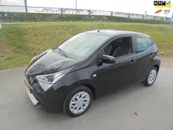 Zwart Gebruikt 2021 Toyota Aygo X-play Hatchback | € 9.950 (Goede deal)