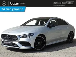 Grijs, metallic lak Gebruikt 2023 Mercedes CLA180 AMG line Sedan | € 34.900 (Eerlijke prijs)