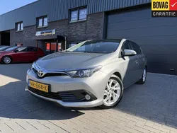 Grijs Gebruikt 2017 Toyota Auris Trend Hatchback | € 13.999 (Eerlijke prijs)