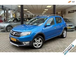 Blauw (metallic) Gebruikt 2013 Dacia Sandero Stepway Hatchback | € 4.795 (Eerlijke prijs)