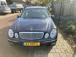 Blauw Gebruikt 2002 Mercedes E240 Sedan | € 13.750