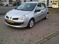 Hatchback Gebruikt 2008 Renault Clio II Hatchback | € 2.250 (Eerlijke prijs)