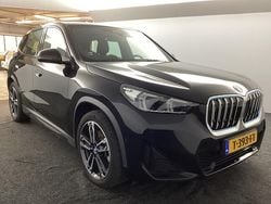 Zwart (metallic) Gebruikt 2023 BMW iX1 M Sport SUV | € 39.200 (Super prijs)