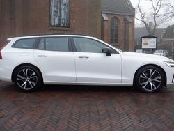 Wit Gebruikt 2022 Volvo V60 Plus Stationwagen | € 31.900 (Eerlijke prijs)
