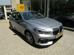 Grijs Gebruikt 2024 BMW 118 Basis Hatchback | € 29.900 (Super prijs)