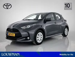 Grijs Gebruikt 2024 Toyota Yaris Hybrid Active Hatchback | € 22.945 (Eerlijke prijs)