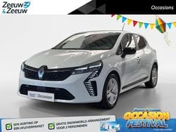 Wit Gebruikt 2024 Renault Clio V Evolution Hatchback | € 18.435 (Eerlijke prijs)