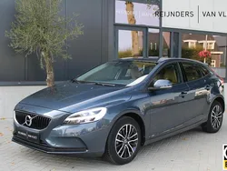 Blauw Gebruikt 2018 Volvo V40 Stationwagen | € 19.890 (Eerlijke prijs)
