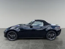 Zwart Gebruikt 2017 Mazda MX5 Exclusive-Line Cabriolet | € 22.950 (Iets duurder)