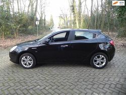 Zwart Gebruikt 2014 Alfa Romeo Giulietta Distinctive Hatchback | € 9.450 (Eerlijke prijs)