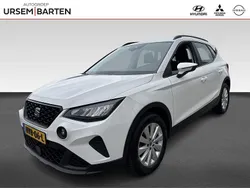 Wit, metallic lak Gebruikt 2022 Seat Arona Style SUV | € 17.730 (Eerlijke prijs)