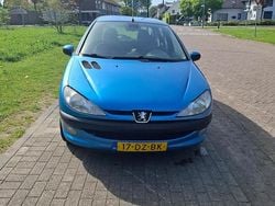 Blauw (metallic) Gebruikt 2000 Peugeot 206 Hatchback | € 850