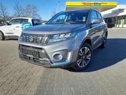 Grijs Gebruikt 2023 Suzuki Vitara Style SUV | € 24.900 (Eerlijke prijs)