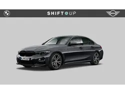 Grijs Gebruikt 2022 BMW 320 M Sport Sedan | € 38.940 (Eerlijke prijs)