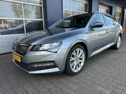Grijs Gebruikt 2020 Skoda Superb Stationwagen | € 23.950 (Eerlijke prijs)