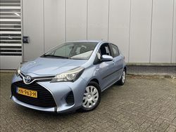 Blauw Gebruikt 2015 Toyota Yaris Hybrid Hatchback | € 12.249 (Eerlijke prijs)