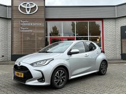 Grijs Gebruikt 2021 Toyota Yaris Hybrid Hatchback | € 18.400 (Eerlijke prijs)