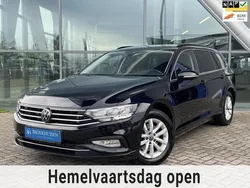 Zwart Gebruikt 2023 VW Passat Business Stationwagen | € 26.950 (Goede deal)