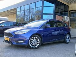 Blauw Gebruikt 2017 Ford Focus Hatchback | € 2.799