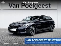 Zwart, metallic lak Gebruikt 2024 BMW 520 Comfort Edition Stationwagen | € 74.900 (Eerlijke prijs)