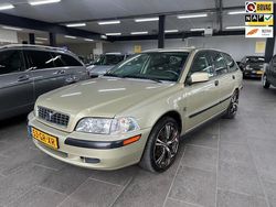 Beige (metallic) Gebruikt 2001 Volvo V40 Dynamic Stationwagen | € 1.950 (Iets duurder)