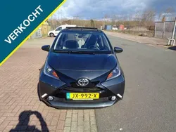 Grijs Gebruikt 2016 Toyota Aygo X-wave Hatchback | € 8.000 (Eerlijke prijs)