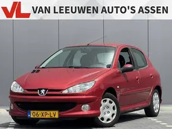Rood, metallic lak Gebruikt 2007 Peugeot 206 Forever Hatchback | € 948 (Super prijs)