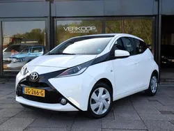 Wit Gebruikt 2016 Toyota Aygo X-play Hatchback | € 7.959 (Eerlijke prijs)