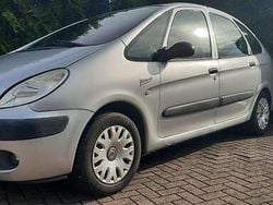 Grijs Gebruikt 2004 Citroën Xsara Picasso MPV | € 795 (Goede deal)