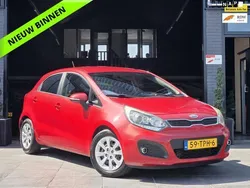 Rood, metallic lak Gebruikt 2012 Kia Rio Hatchback | € 5.994 (Eerlijke prijs)