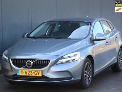 Grijs Gebruikt 2019 Volvo V40 Momentum Stationwagen | € 15.950 (Eerlijke prijs)
