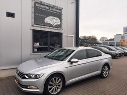 Grijs, metallic lak Gebruikt 2018 VW Passat Comfortline Sedan | € 12.949 (Goede deal)