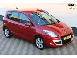 Rood, metallic lak Gebruikt 2011 Renault Scénic III Dynamique MPV | € 3.995 (Eerlijke prijs)