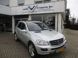 Grijs (metallic) Gebruikt 2005 Mercedes ML320 SUV | € 7.500 (Super prijs)