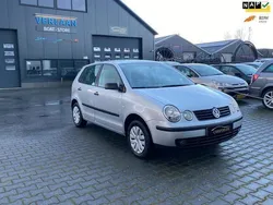 Grijs, metallic lak Gebruikt 2003 VW Polo Hatchback | € 999 (Goede deal)