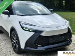 Wit, metallic lak Nieuw 2025 Toyota C-HR SUV | € 41.500 (Eerlijke prijs)
