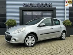 Grijs, metallic lak Gebruikt 2011 Renault Clio GrandTour Authentique Stationwagen | € 4.950 (Iets duurder)