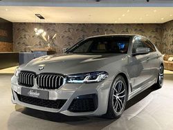 Grijs Gebruikt 2022 BMW 520 M Sport Sedan | € 39.950 (Eerlijke prijs)