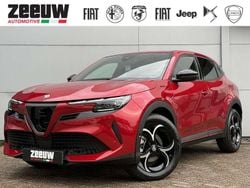 Rood, metallic lak Gebruikt 2024 Alfa Romeo Junior Edizione Speciale SUV | € 37.900 (Eerlijke prijs)