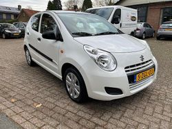 Wit (metallic) Gebruikt 2015 Suzuki Alto Hatchback | € 5.950 (Eerlijke prijs)