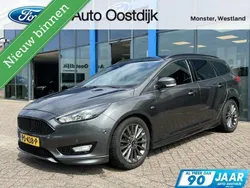 Grijs, metallic lak Gebruikt 2017 Ford Focus ST-Line Stationwagen | € 12.500 (Eerlijke prijs)