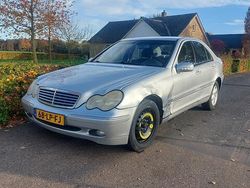 Grijs (metallic) Gebruikt 2003 Mercedes C180 Elegance Sedan | € 1.250 (Super prijs)