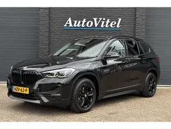 Zwart, metallic lak Gebruikt 2022 BMW X1 Advantage SUV | € 28.945 (Eerlijke prijs)