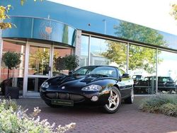 Zwart, metallic lak Gebruikt 2000 Jaguar XKR Coupé | € 16.950 (Eerlijke prijs)