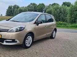 Bruin Gebruikt 2015 Renault Scénic III LIMITED MPV | € 6.450 (Goede deal)