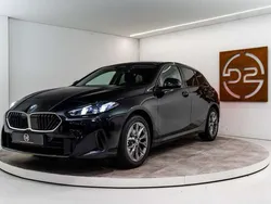 Zwart Nieuw 2025 BMW 120 Sport Line Hatchback | € 48.980 (Goede deal)