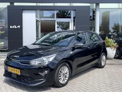 Zwart, metallic lak Gebruikt 2022 Kia Rio Hatchback | € 20.945 (Duur)