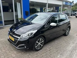 Zwart Gebruikt 2019 Peugeot 208 Allure Hatchback | € 13.250 (Goede deal)