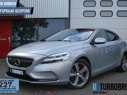 Zilver (metallic) Gebruikt 2017 Volvo V40 Inscription Hatchback | € 13.995 (Iets duurder)